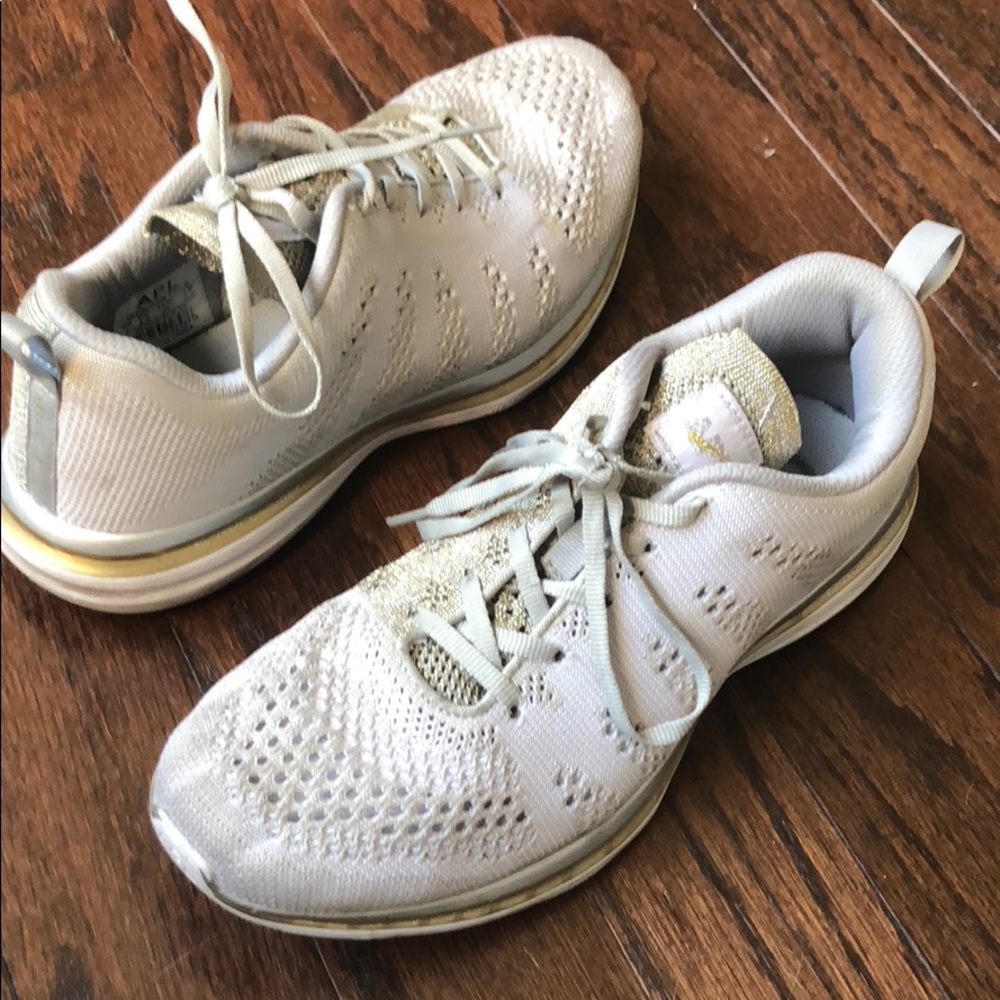 APL running shoes